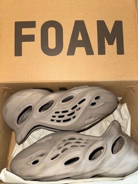 Yeezy Foam Runner in Taupe Gray